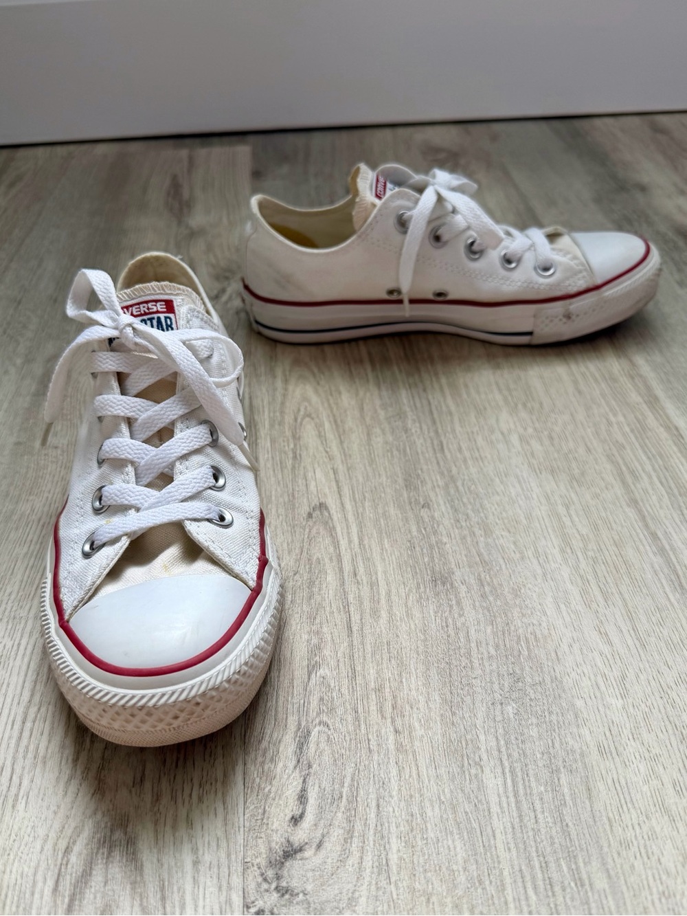 Converse - White Low-Top Sneakers with Red and Navy Blue Accents - size 6 - Picture 3 of 8